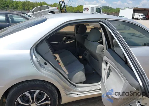 2010 Toyota Camry z USA, uszkodzony, nr VIN 4T1BF3EK2AU061357